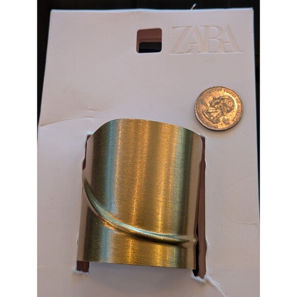 ZARA NWT Woman SS25 Metal Cuff Bracelet Brushed Golden Maximalist Statement - Picture 4 of 8